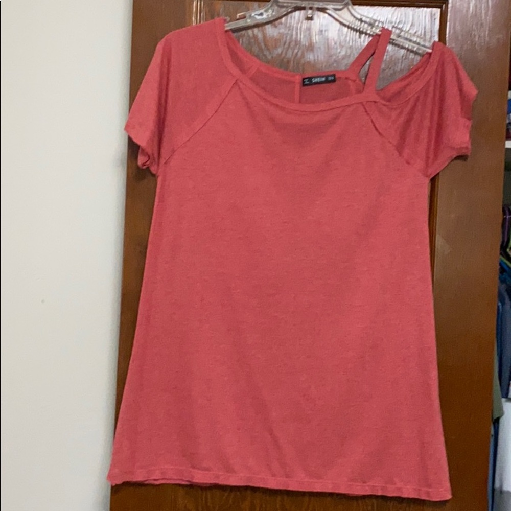 Open shoulder Tee